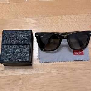 $45 Ray-Ban Folding Wayfarer Sun Glasses❕FIRM PRICE❕